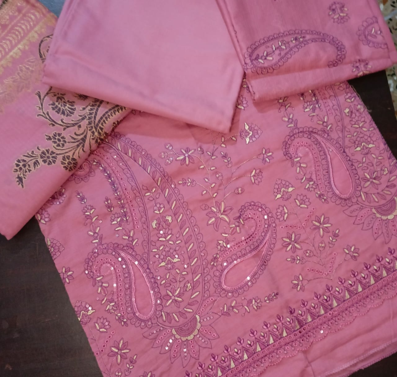 AIRJET DORIYA LAWNAPPLIQUE EMBORIDED SUIT UNSTITCHED