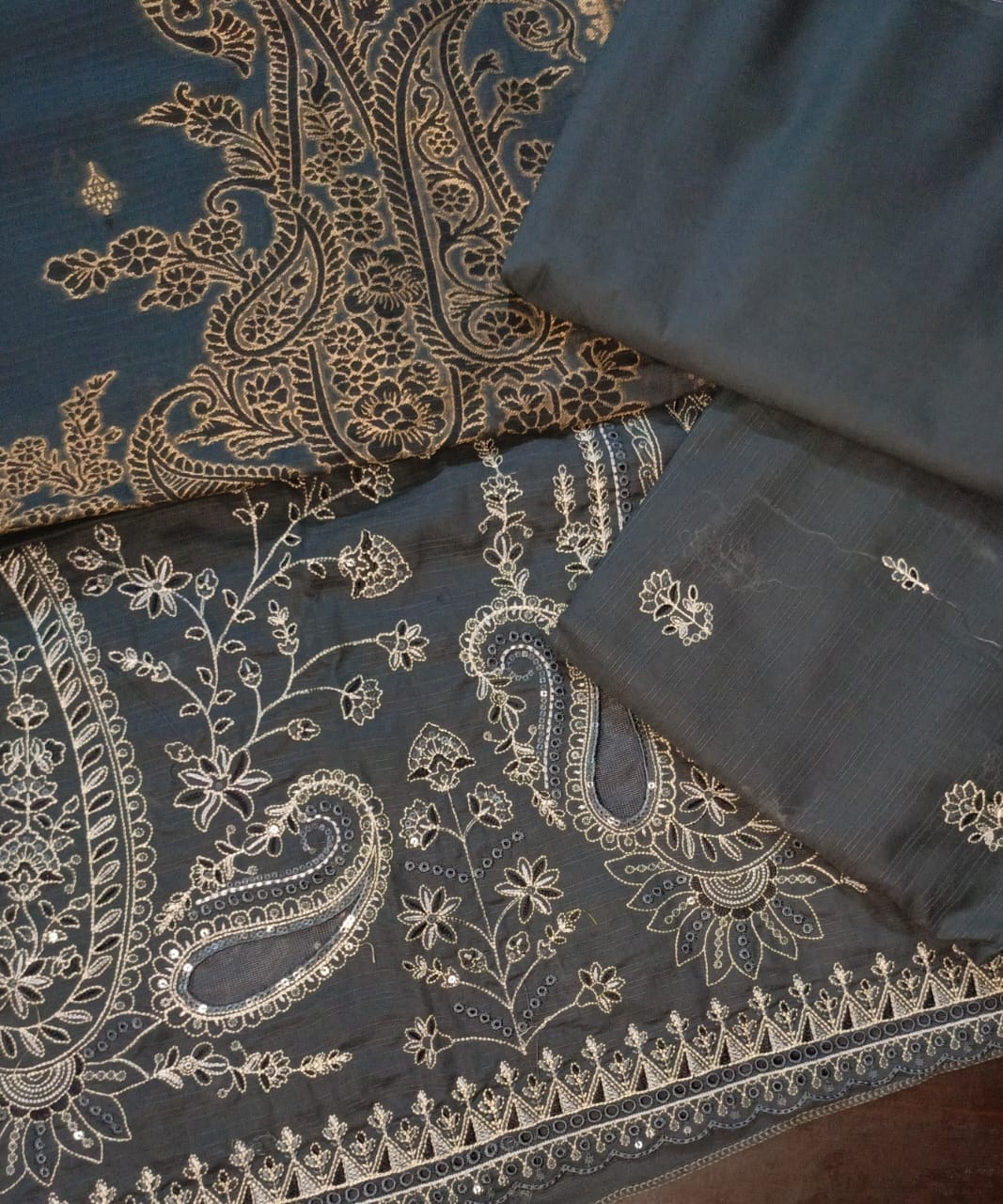 AIRJET DORIYA LAWNAPPLIQUE EMBORIDED SUIT UNSTITCHED